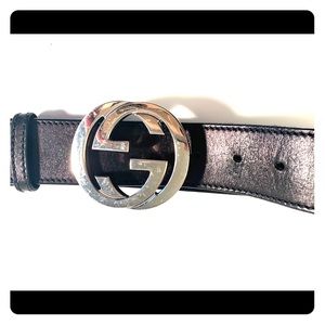 Authentic Women’s black leather Gucci belt.